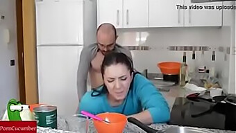 Esposa Madura É Fodida Pelo Marido Na Cozinha.