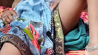 Genç (18+) Desi Bhabhi, Desi Köyünde Sıcak Adam Tarafından Sikiliyor