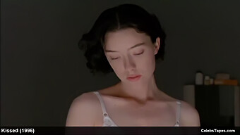 I Momenti Intimi E Le Esposizioni Sensuali Di Molly Parker