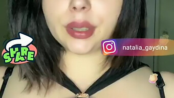 Una Amateur Rusa Sacude Sus Grandes Y Naturales Tetas