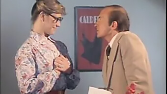 Mevrouw Adams Krijgt Een Volwassen Pijpbeurt En Cunnilingus In Deze Vintage Milf Video