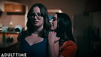 Rencontre lesbienne passionnée entre la femme de banlieue Jay Taylor et Angela White