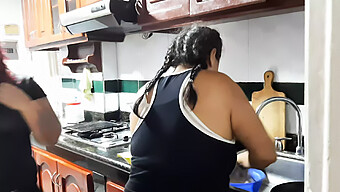 Milf Dan Remaja Mengalami Pertemuan Yang Panas Di Dapur