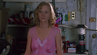 Η Anne Heche Πρωταγωνιστεί Στο 