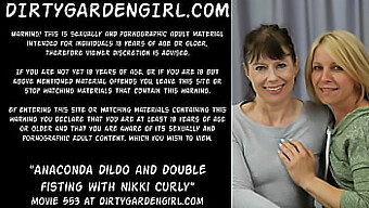 Nikki Curly Hengiver Sig Til Ekstrem Analleg Med En Massiv Dildo Og Dobbelt Knytnæve.