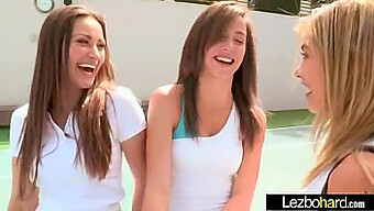 Las jóvenes lesbianas Dani Daniels, Malena Morgan y Lia Lor se involucran en un intenso juego sexual frente a la cámara